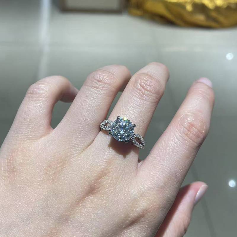 Affordable Luxury四爪Women's RingS925银镀白金定制选款主石Moissanite3.0ct/副石高碳钻